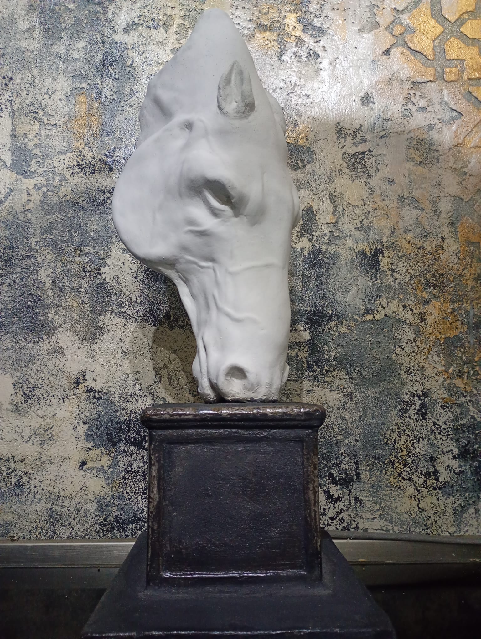 Scultura “La Fierezza” – Cavallo in argilla scolpito a mano (opera unica)