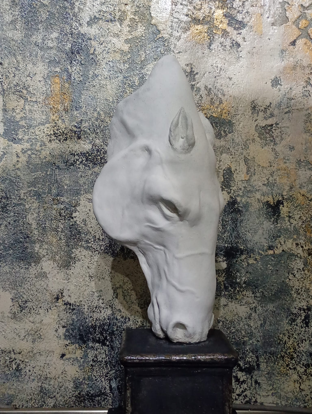 Scultura “La Fierezza” – Cavallo in argilla scolpito a mano (opera unica)