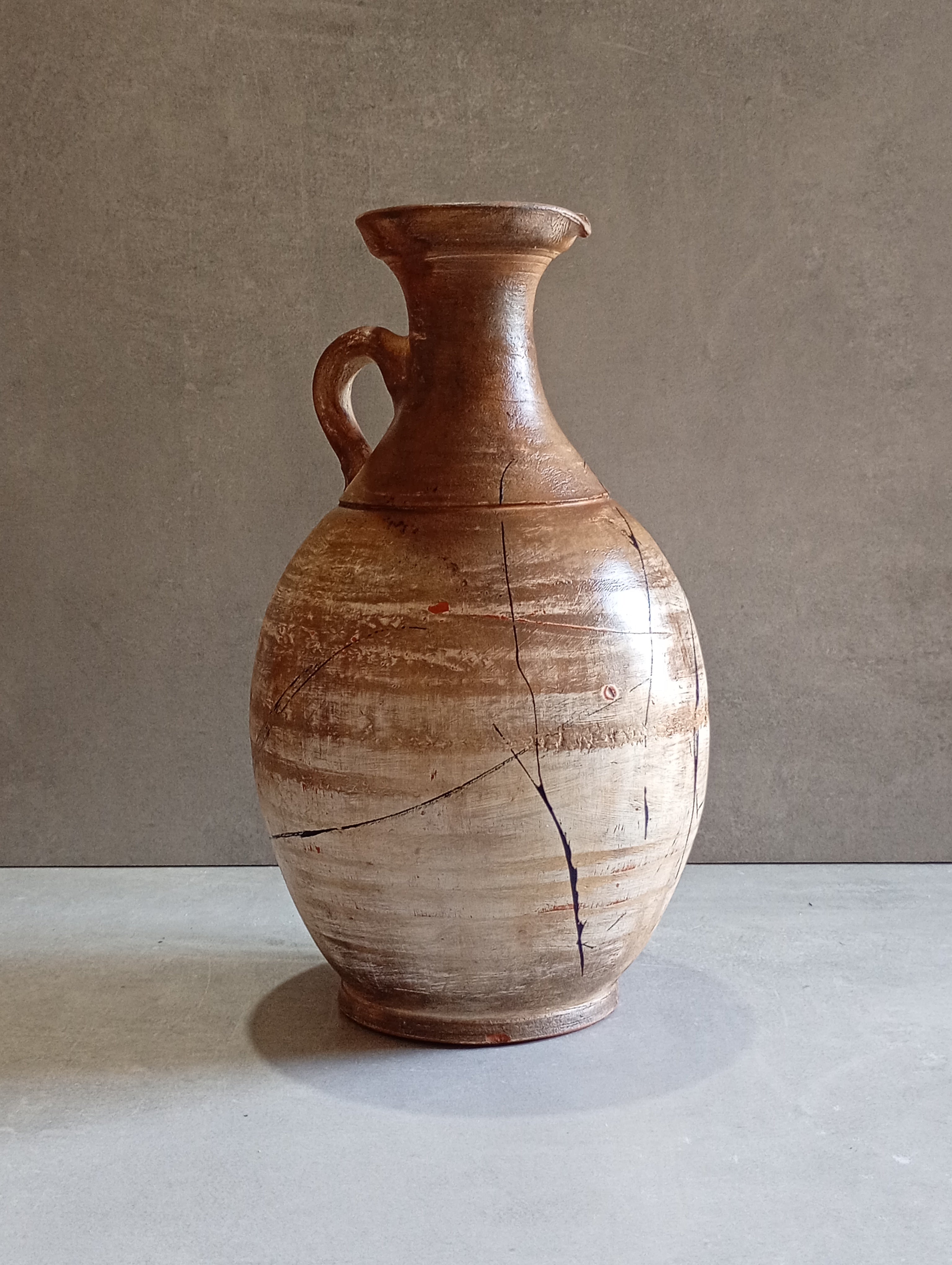 Brocca in terracotta artigianale – Opera dipinta a mano con argilla di Montelupo