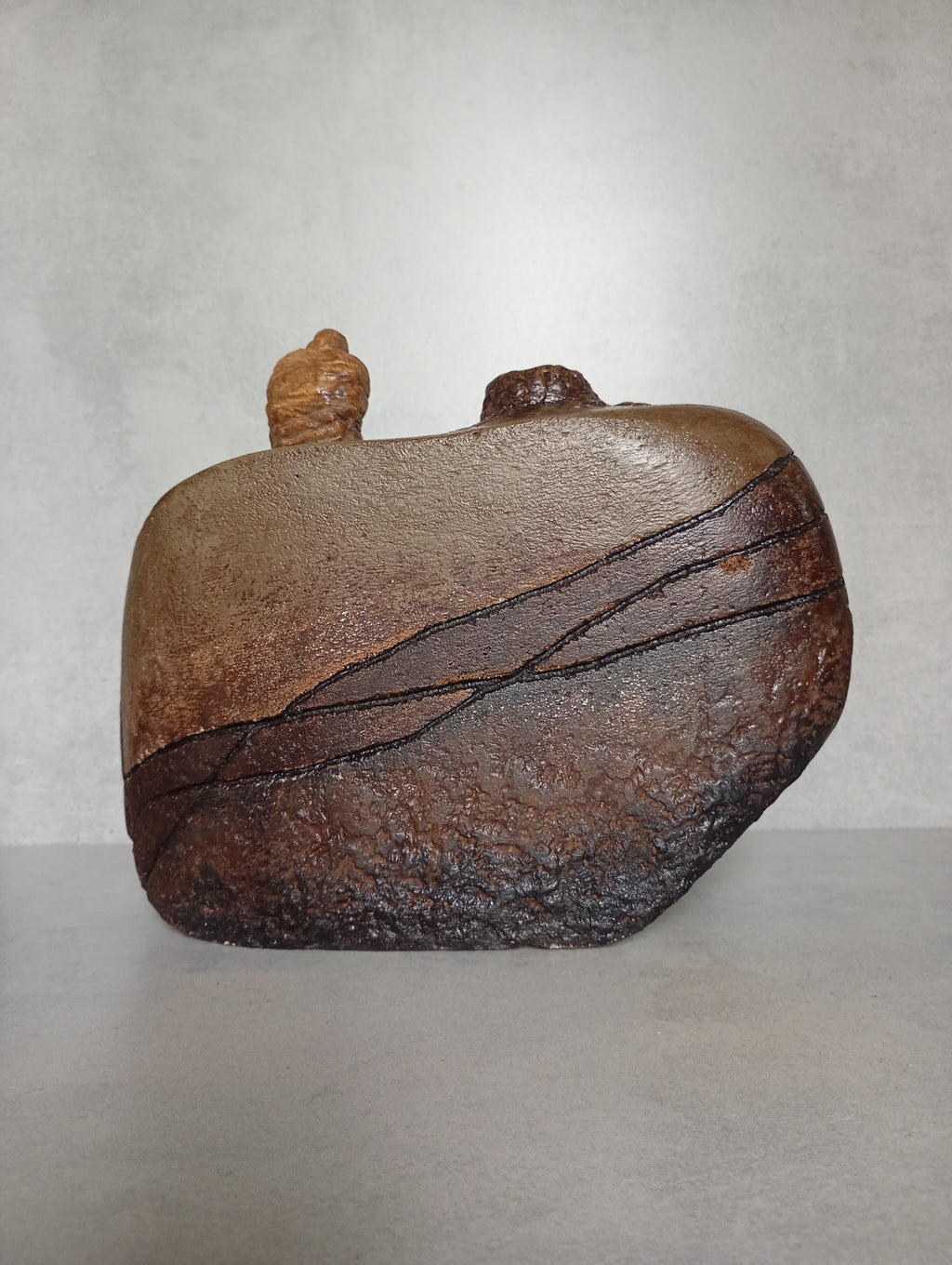 “L’Uomo Pensante” – Vaso scultura artigianale in gasbeton